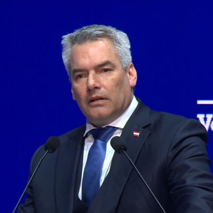 Karl Nehammer vrea ca serviciile de informații să poată intercepta mesajele de pe WhatsApp sau Telegram
