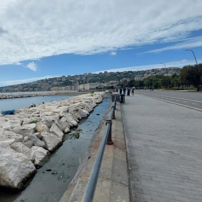 Plajă din Italia, transformată ilegal în afacere privată. Au pus șezlonguri și umbrele și au început să ceară bani turiștilor