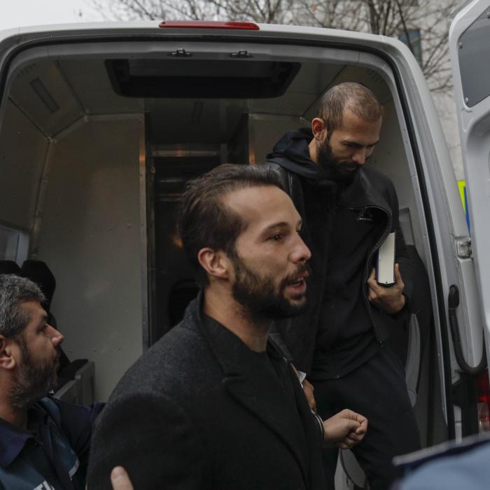 Andrew Tate, arestat la domiciliu pentru 30 de zile; Tristan Tate sub control judiciar două luni, în noul dosar DIICOT