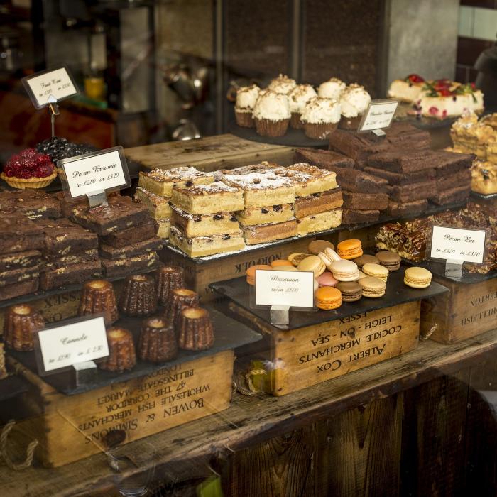 O patiserie din Italia a fost sancționată cu 35.000 de euro. Inspectorii au găsit gândaci și excremente de șoareci