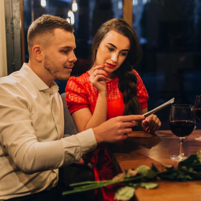 Un cuplu din Italia a ieșit să sărbătorească un an de căsnicie făcând păgubă de 100 de euro într-un restaurant