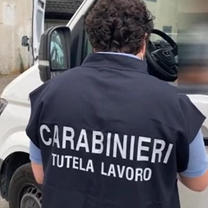 Un român prins în Italia, folosind identitate falsă pentru a deține ilegal o firmă, o mașină și un apartament