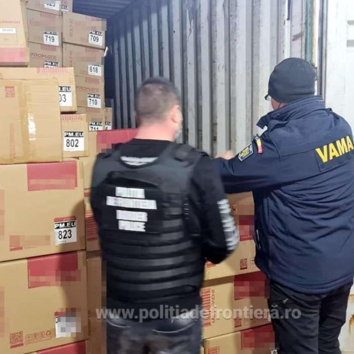 Cât se plătește șpagă în port. Un angajat de la vamă a înghițit biletul cu mita luată când DNA a intrat peste el 