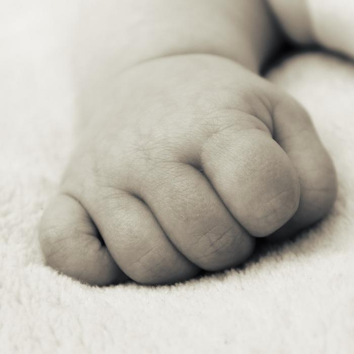 Un băiețel român de 2 ani din Italia și-a pierdut viața după ce a căzut într-o piscină. Medicii nu l-au mai putut salva