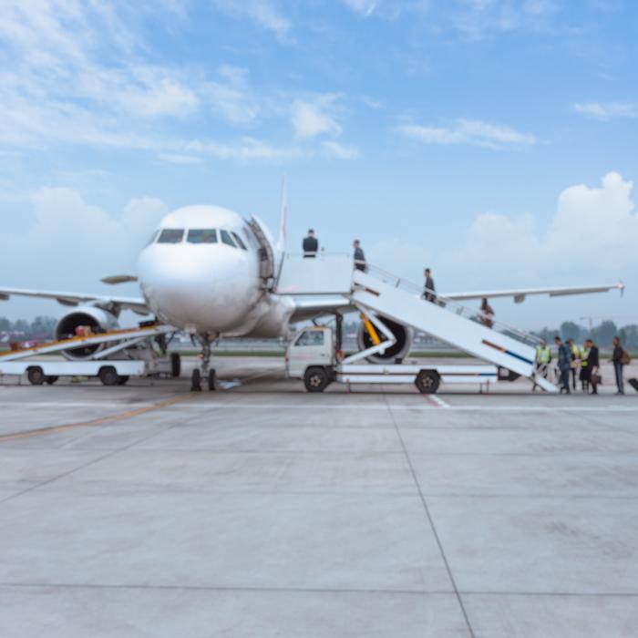 "Românii care pleacă în străinătate n-o mai fac neapărat din lipsă de bani". Iulian Lorincz spune care e principalul motiv al exodului