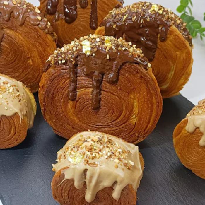 Rețetă New York Rolls cu cremă și glazură - Desertul perfect pentru ocazii speciale