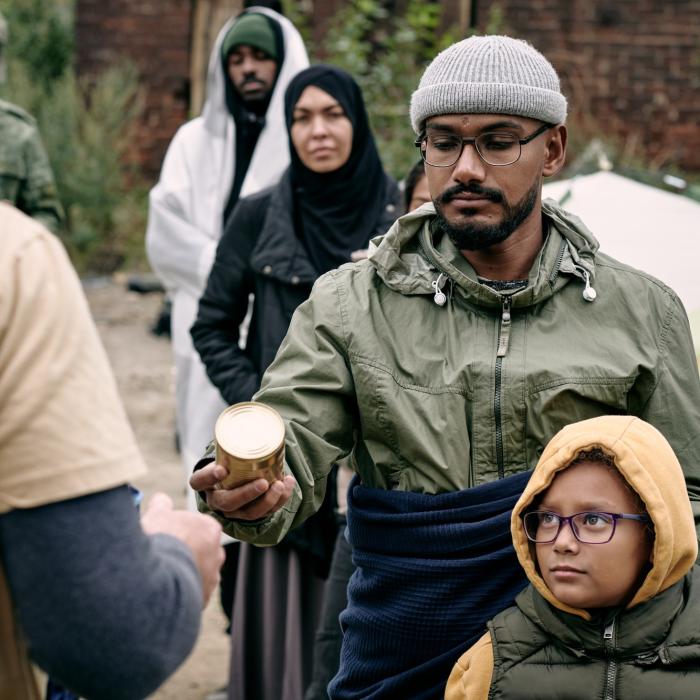 Comisia Europeană propune o nouă legislaţie pentru a încuraja expulzările de migranţi 