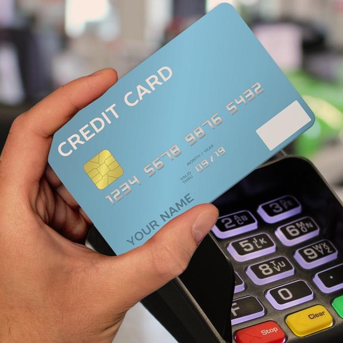 Un bărbat reclamă o mare problemă la contul de Revolut, după ce escrocii i-au luat toți banii
