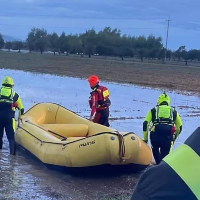 Vreme rea în Italia: inundații și alunecări de teren. Tânăr dispărut, după ce mașina lui a fost luată de ape