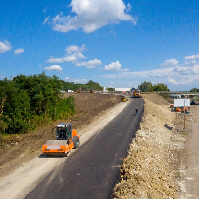 Constructorul turc al autostrăzii Sibiu - Făgăraș a publicat salariile de pe șantier: Între 930 și 1.500 de euro, net