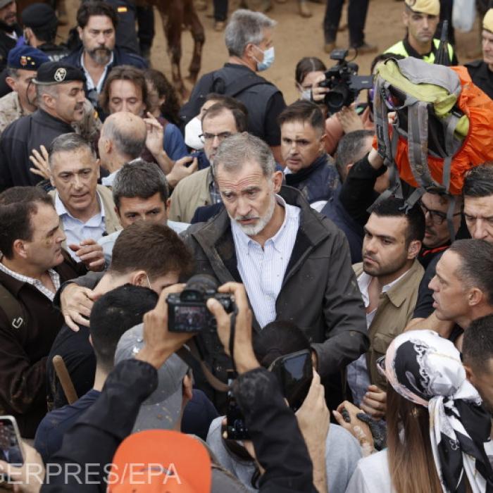 Au fost arestați oamenii care au aruncat cu noroi în regele Felipe și în Pedro Sanchez în zonele lovite de inundații 