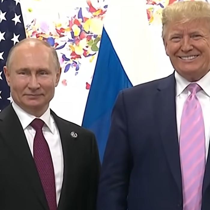 Trump l-a sunat pe Putin și l-a sfătuit să nu escaladeze războiul din Ucraina. I-a amintit de soldații americani din Europa