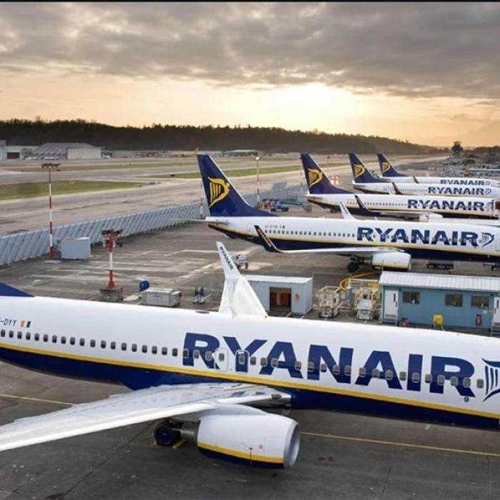 Ryanair va rambursa costurile suplimentare de check-in. Peste 100.000 de clienți ar putea beneficia de compensații 