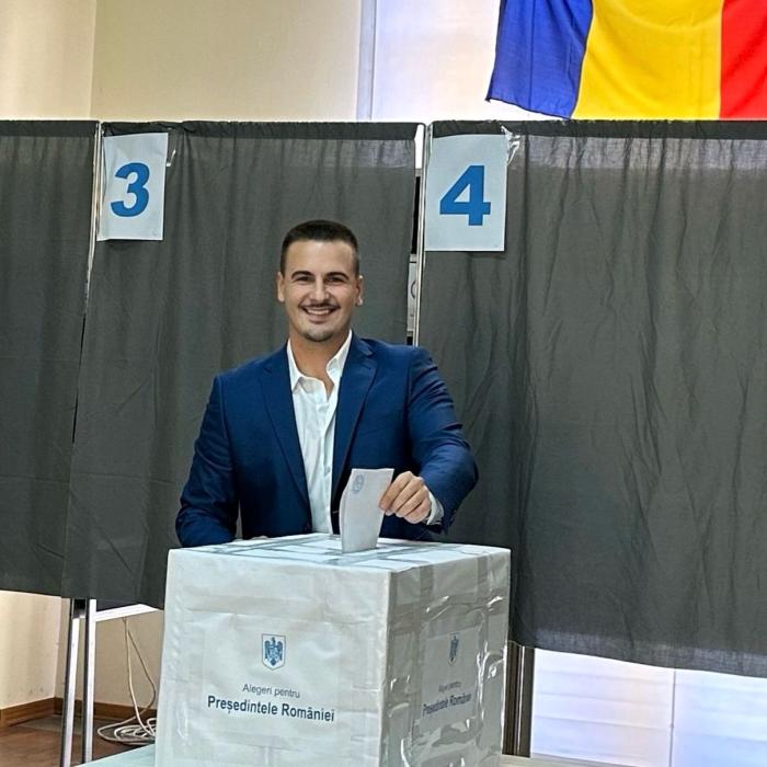 Claudiu Stănășel a votat la prezidențiale chiar la secția din Prato: "Am fost trădați de politicienii din țară"