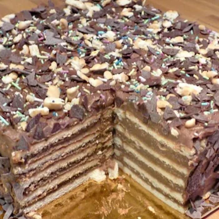 Tort de biscuiți cu cremă de ciocolată. Un desert simplu de post!