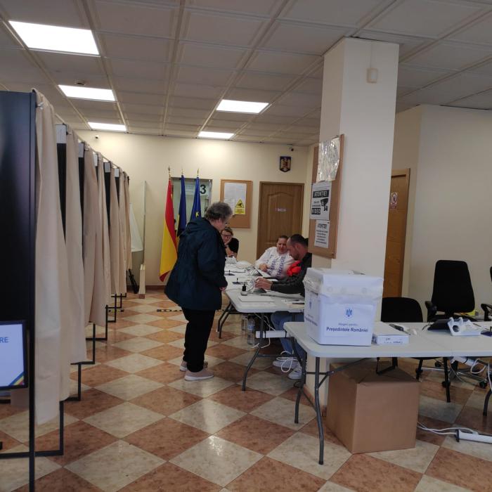 Diaspora votează: prezență mai mare ca în 2019. Imagini din secții de votare din toată lumea - Galerie Foto