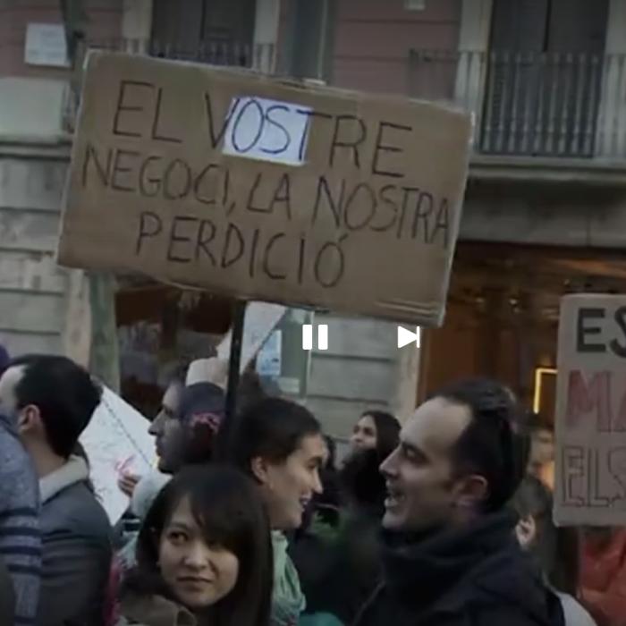 Zeci de mii de oameni au protestat în Barcelona împotriva chiriilor mari: „Mai multe case pentru locuit, mai puține pentru investiții”