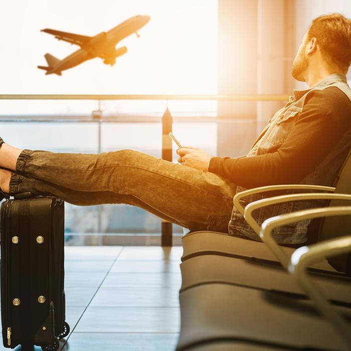 Tinerii vor să părăsească România, dacă iese Călin Georgescu președinte. „Este cazul să fac băgăjelul și să plec într-o țară din blocul European”