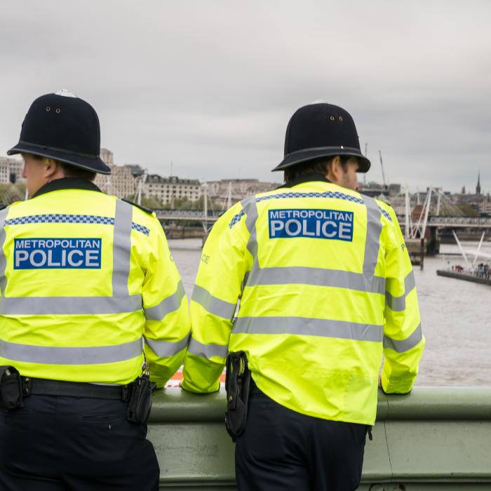 Trei români au fost arestați în Marea Britanie pentru furturi de 4 milioane de lire sterline. Poliția lovește 28 de bande de crimă organizată!
