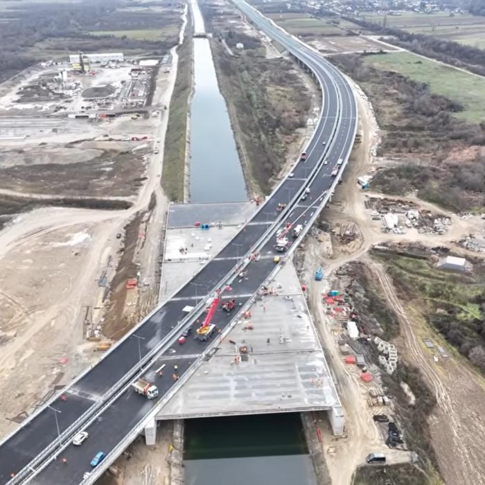 Se mai deschid 15 kilometri din autostrada Sibiu-Pitești, cu 8 luni înainte de termen