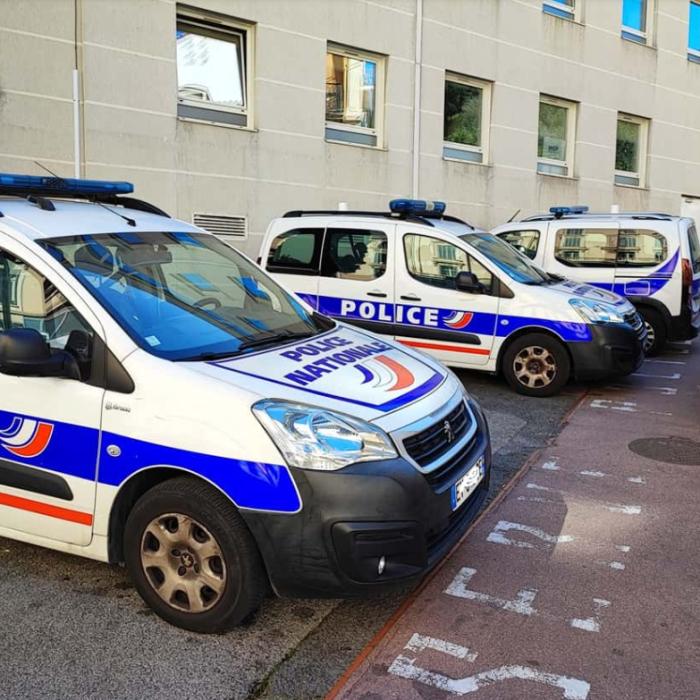 Atac armat în Franța. Cinci persoane ucise în apropierea unei tabere de migranţi