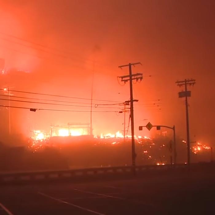 Stare de urgență în California: incendiu devastator. 30.000 de persoane evacuate