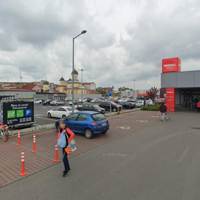 Supermarketurile din România s-au umplut de mașini cu numere de Ungaria