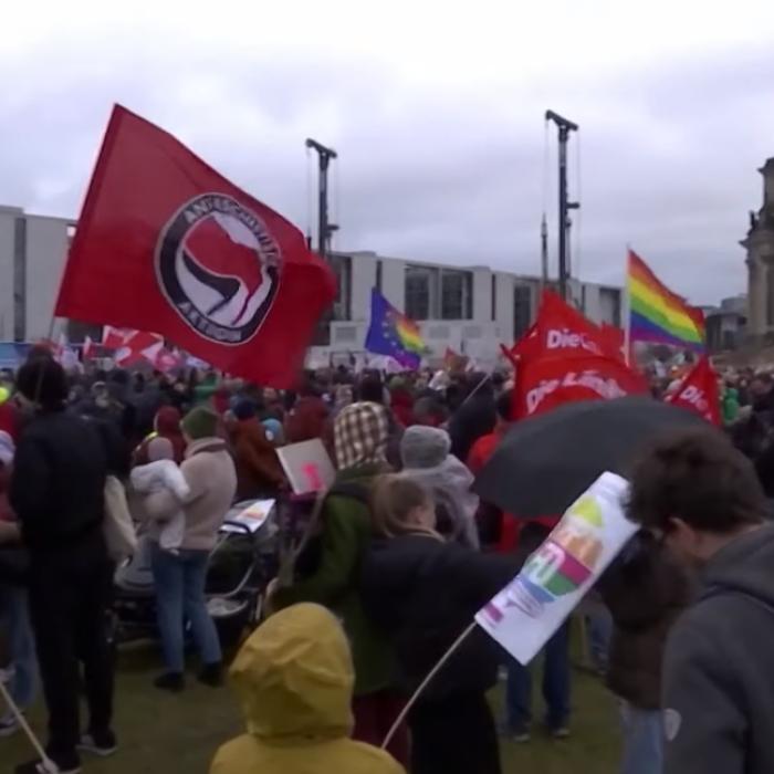 Germanii au ieșit în stradă în toată țara pentru a manifesta împotriva extremei-drepte