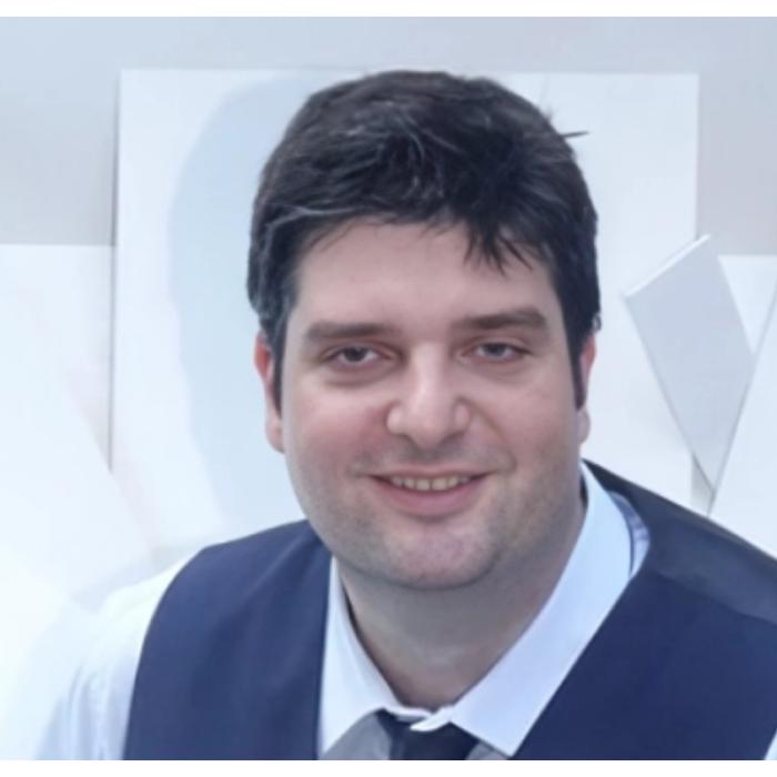 Elicopter prăbușit în Italia. Un milionar și-a pierdut viața, alături de alte persoane, chiar lângă castelul pe care-l deținea