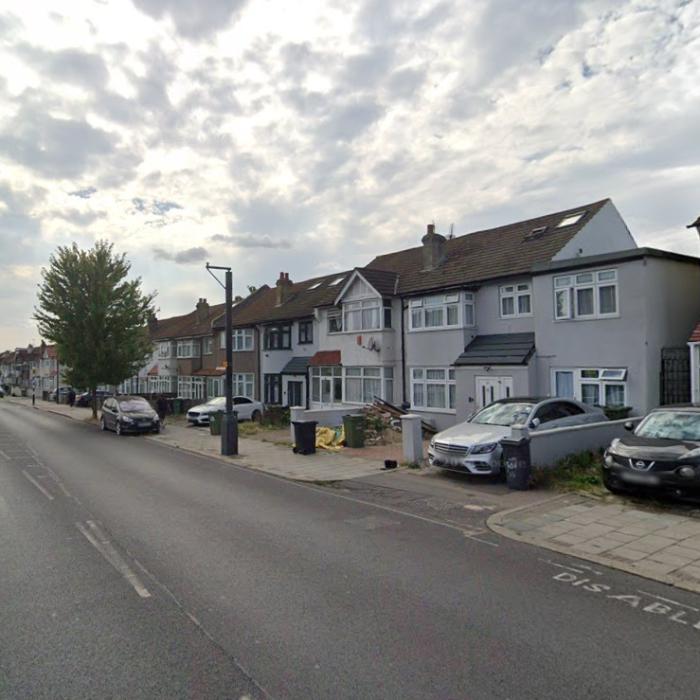 Situație absurdă în Londra: Oamenii sunt obligați să plătească 7.000 de lire pentru a-și parca mașinile pe aleile caselor