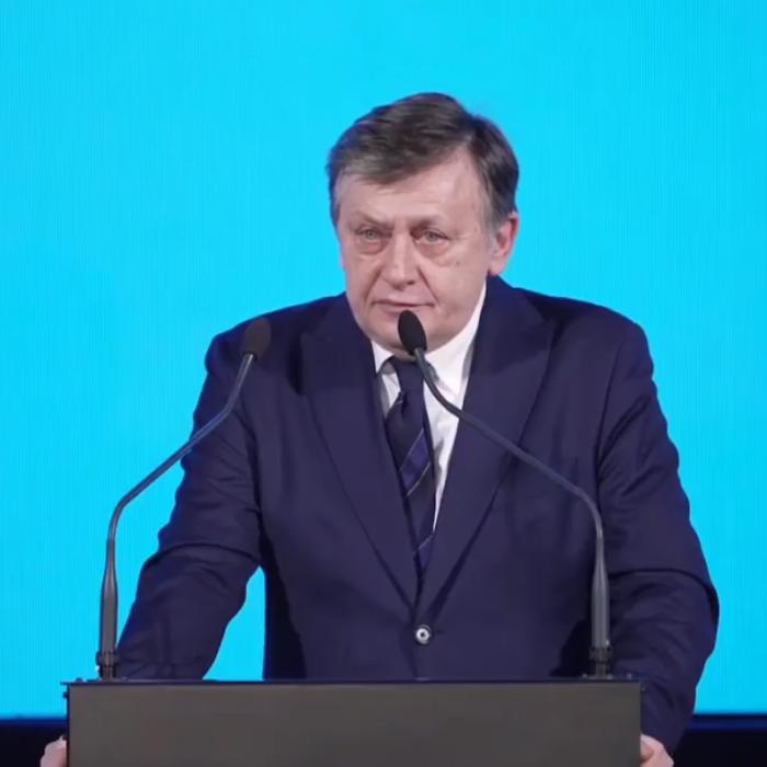 Crin Antonescu și-a dat demisia din PNL