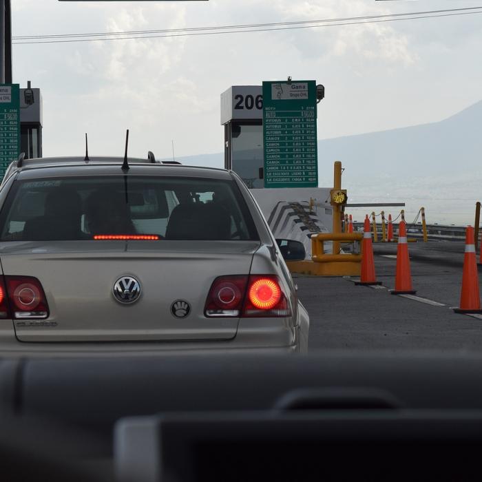 Autostrada „inteligentă” care încasează bani și trimite amenzi la șoferi. Cazul incredibil al unei familii din Italia