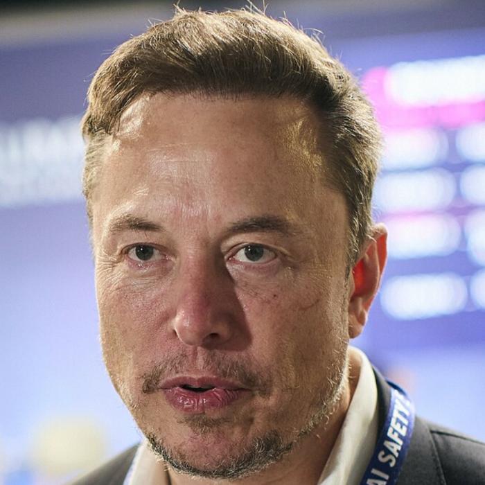 Declin accentuat la Tesla: Vânzările se prăbușesc, iar analiștii prevăd un viitor sumbru pentru compania lui Elon Musk