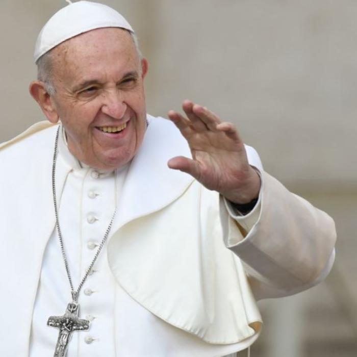 Papa Francisc surprinde credincioșii în Piața Sfântul Petru: „Duminică fericită tuturor”