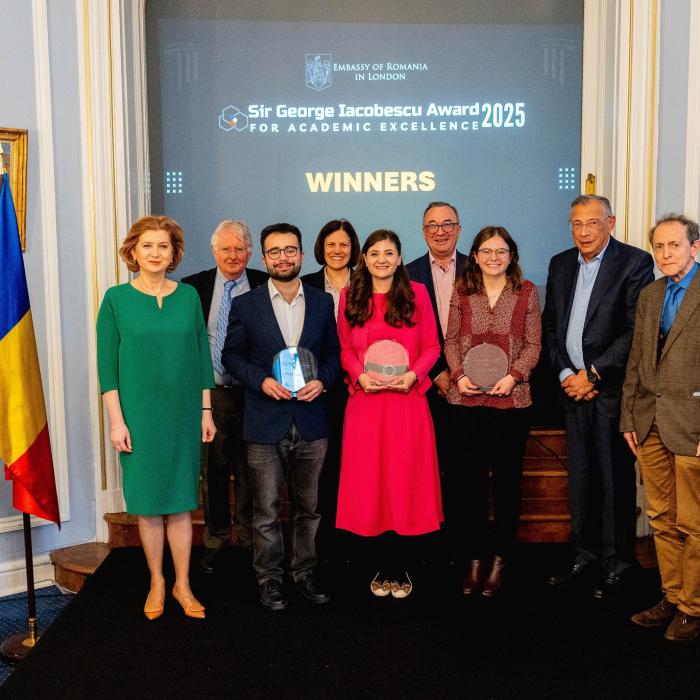 Doctoranzi români în Marea Britanie, laureaţi ai Premiilor Sir George Iacobescu
