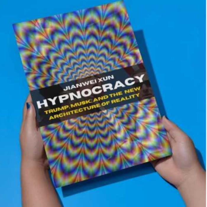 Italia. Bestseller-ul "Hypnocracy" este de fapt scris de inteligenţa artificială. "Filosoful" Jianwei Xun nu există