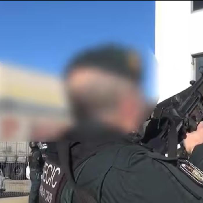 Trei români furau, în Spania, TIR-uri pline de marfă cu totul. Ținte preferate: electronice, cosmetice, jucării