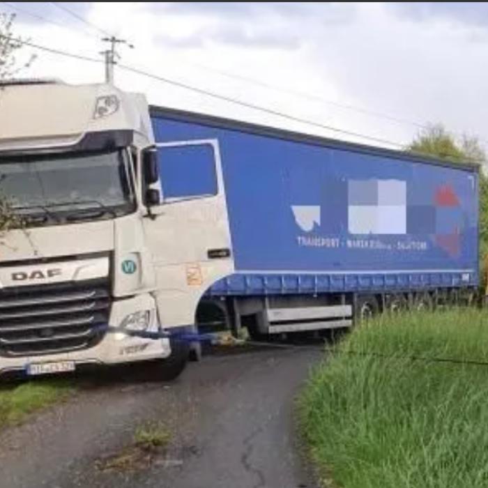 Un șofer român de TIR, reținut în Franța după ce s-a rătăcit și a sunat singur la poliție. Avea o alcoolemie de aproape 2 la mie