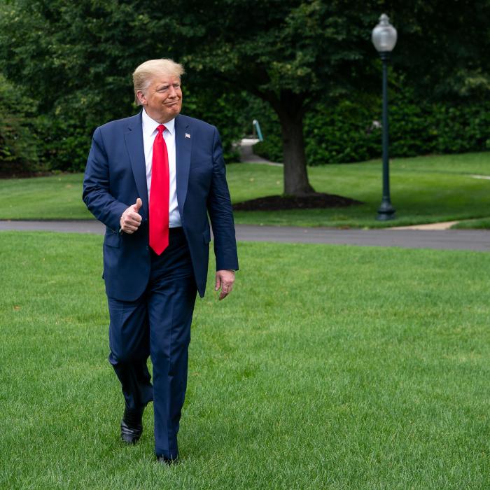 Sondaj Reuters: Încrederea americanilor în Donald Trump e în cădere liberă