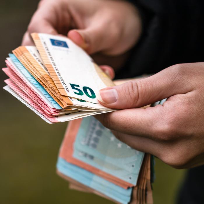 Una e pe hârtie, alta e la supermarket: De ce salariile reale din Italia rămân sub nivelul din 2021