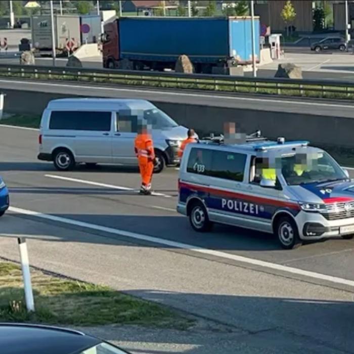 Român de 48 de ani, mort pe autostradă în Austria. A coborât din microbuz și a traversat pe jos