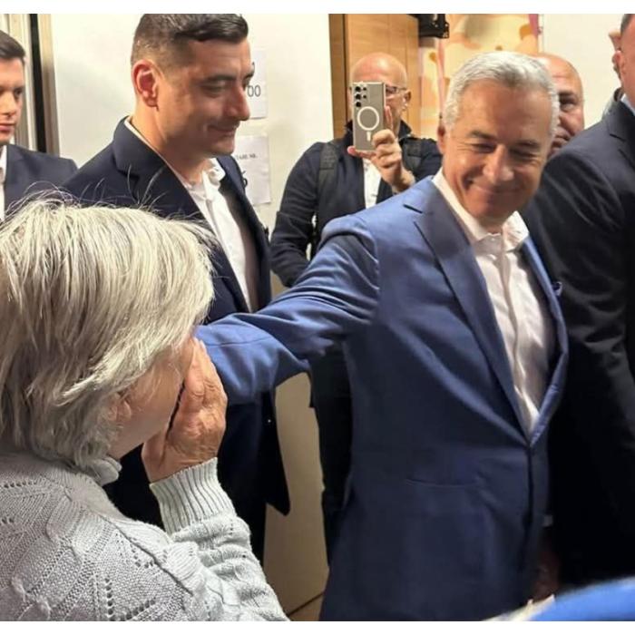 O poză cu Călin Georgescu a revoltat internetul: "Ne obligă să reviziuim două prejudecăți" 