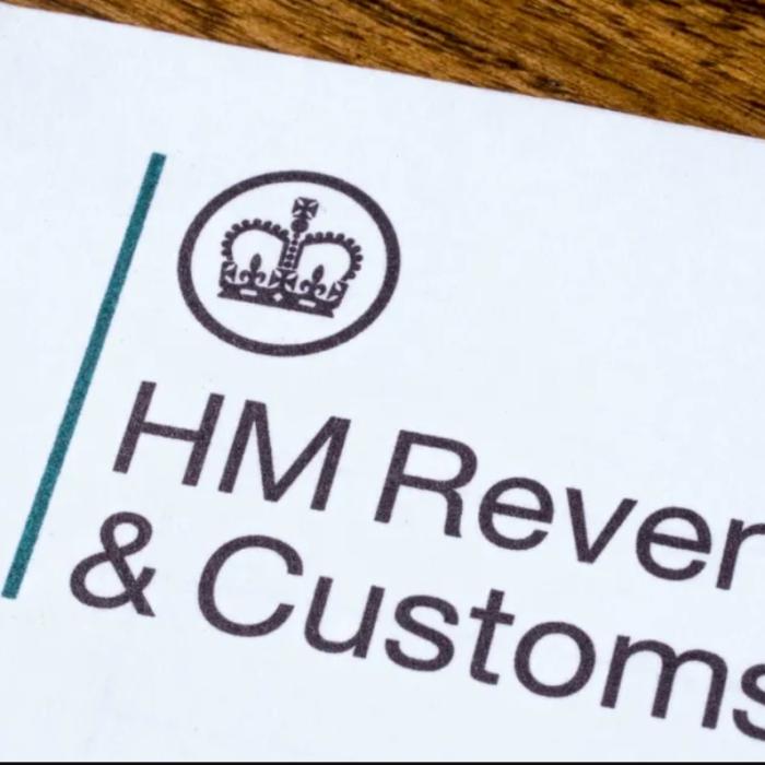 Românii din Marea Britanie, vizați de o nouă înșelătorie. Totul începe cu un "apel" de la HMRC