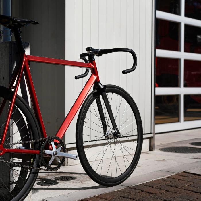 Bicicletă de lux în valoare de 4.000 de euro, furată din Germania, descoperită într-un microbuz în România