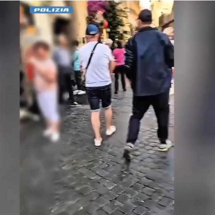 Hoț român, filmat chiar în timp ce fură portofelul unui turist la Roma