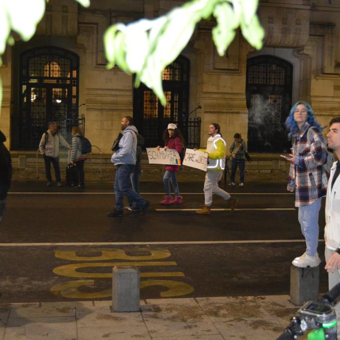 Seara în care inima României a fost albastră. Cum au sărbătorit mii de oameni în stradă victoria lui Nicușor Dan (Galerie FOTO)