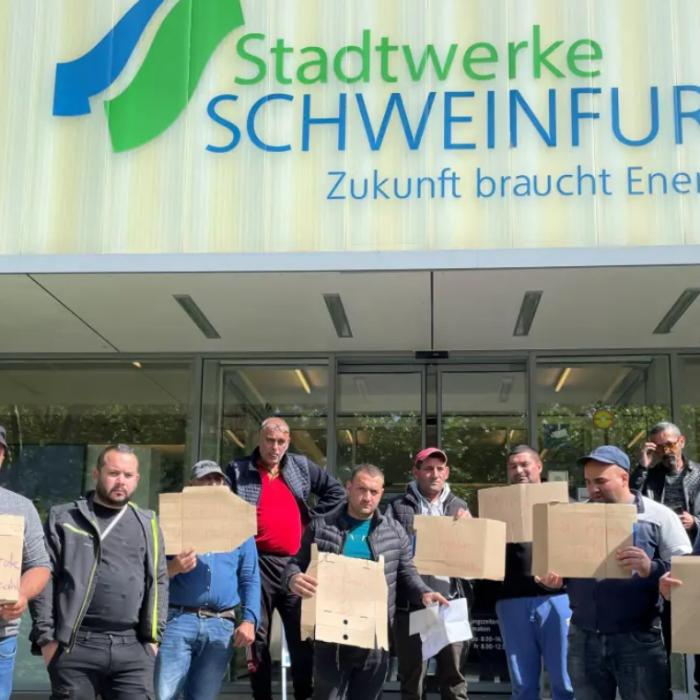 Muncitori români neplătiți, protest în fața unei primării din Germania: "Cine ne poate ajuta?" / "Nu am mâncat de trei zile"