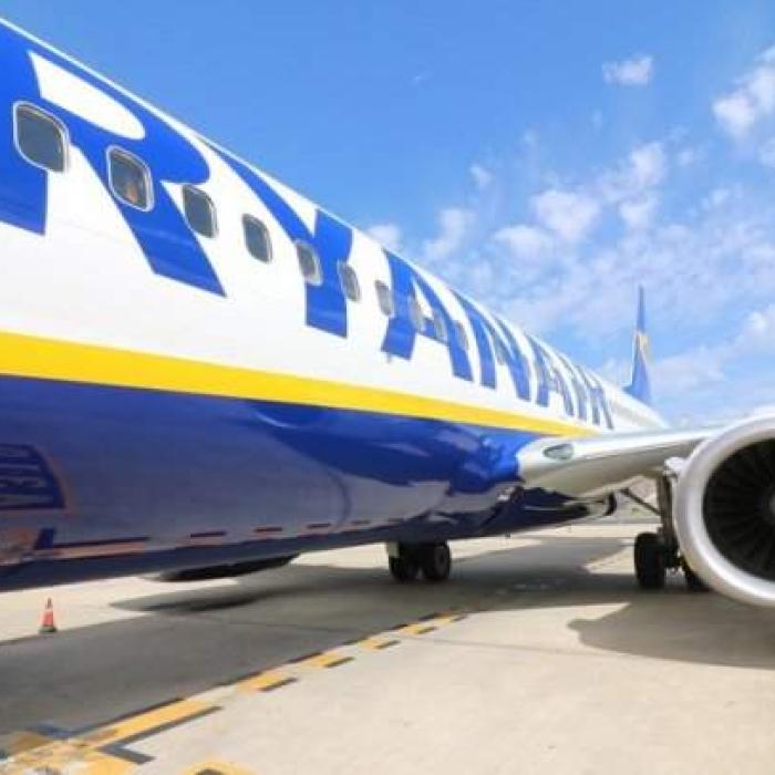 Panică la bord: Un avion Ryanair a aterizat de urgență în Germania din cauza unei furtuni – Nouă pasageri răniți