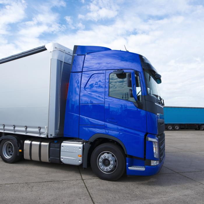 Durere pe șoselele Italiei: Un șofer român de camion a fost descoperit fără viață în cabina sa, într-o parcare 