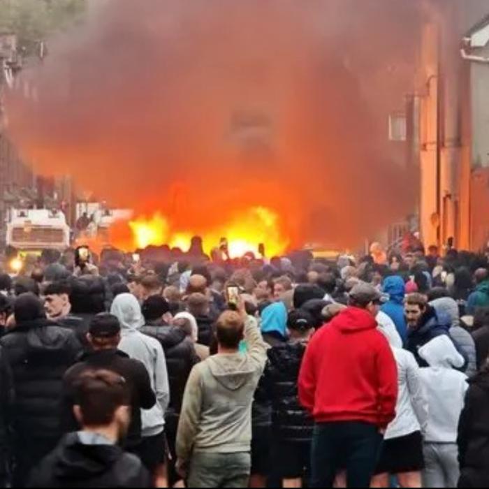 A doua seară de violenţe în Irlanda de Nord, după o tentativă de viol comisă de doi adolescenţi români